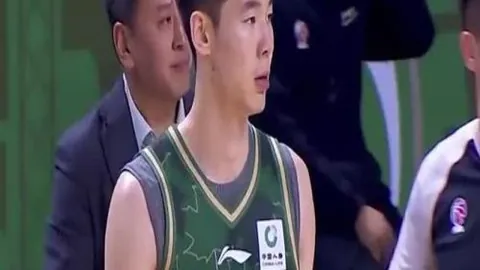 张嘉轩、黄一航世青赛双人滑荣获第五名佳绩